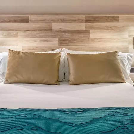 Catalonia Santa Justa 4*