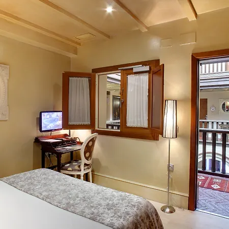 Sacristia De Santa Ana 3* Seville