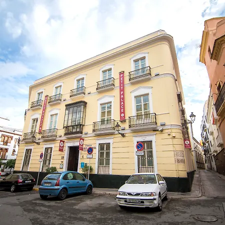 Petit Palace Santa Cruz Szálloda 4*