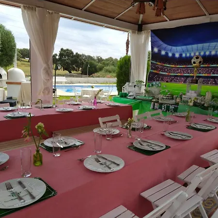 Agradable Con Piscina Vakantiehuis *