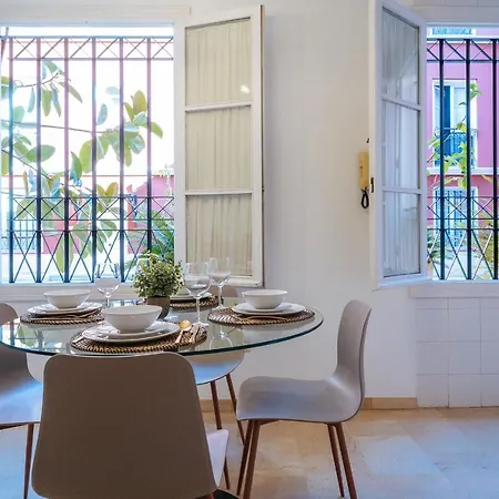 Lirio - Private Parking Included
