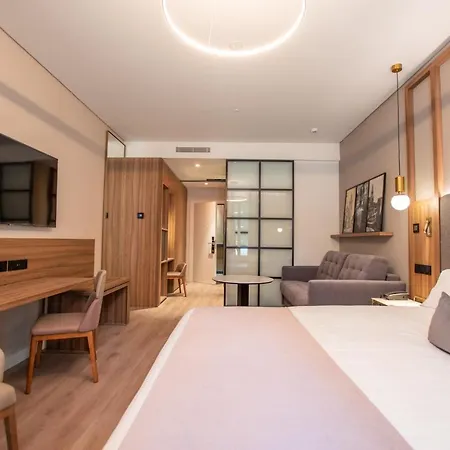 Otel Giralda Center 4*