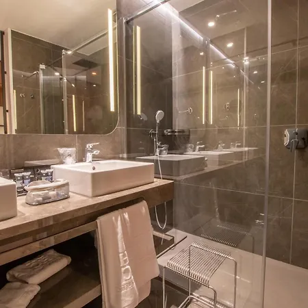 Giralda Center 4*