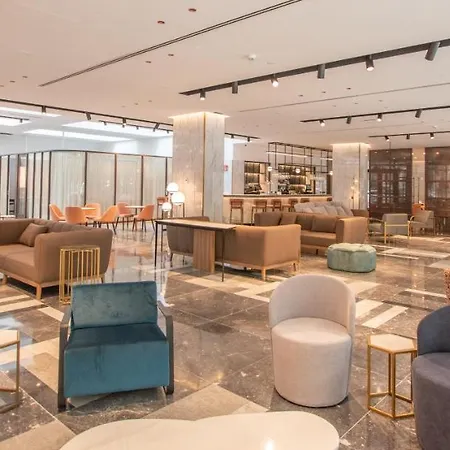 Otel Giralda Center 4*