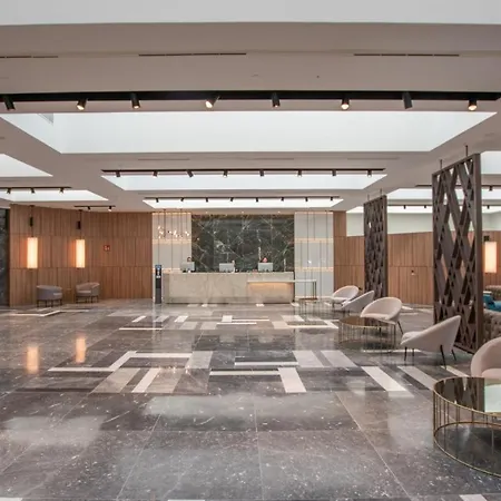 Giralda Center