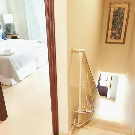 Homeyseville-penthouse Cathedral Tomas De Ibarra St 6 Pax, Parking Optional Apartment