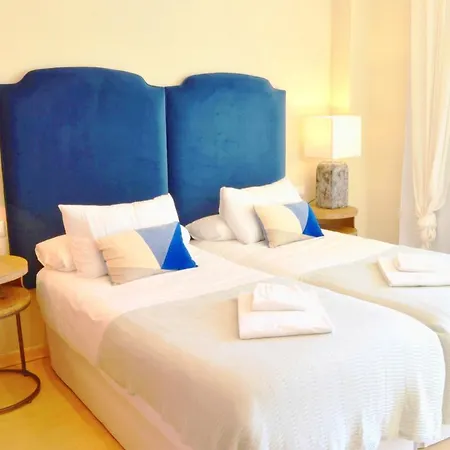 Homeyseville-penthouse Cathedral Tomas De Ibarra St 6 Pax, Parking Optional