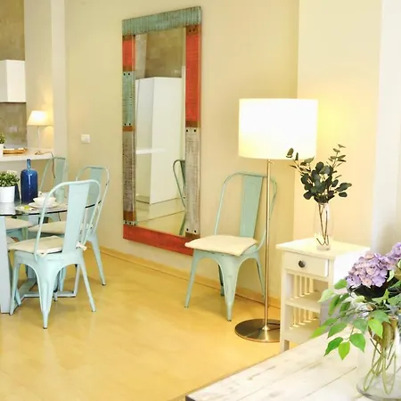 Homeyseville-penthouse Cathedral Tomas De Ibarra St 6 Pax, Parking Optional Apartment *