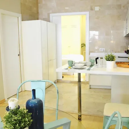 Apartment Homeyseville-penthouse Cathedral Tomas De Ibarra St 6 Pax, Parking Optional
