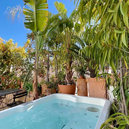 Holiday home Alameda Modern Art House With Outdoor Jacuzzi In Roof