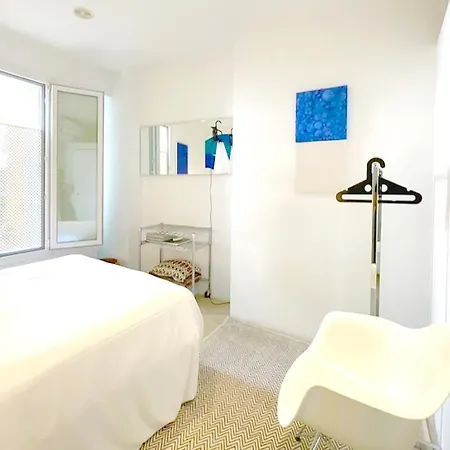 Alameda Modern Art House With Outdoor Jacuzzi In Roof Holiday home