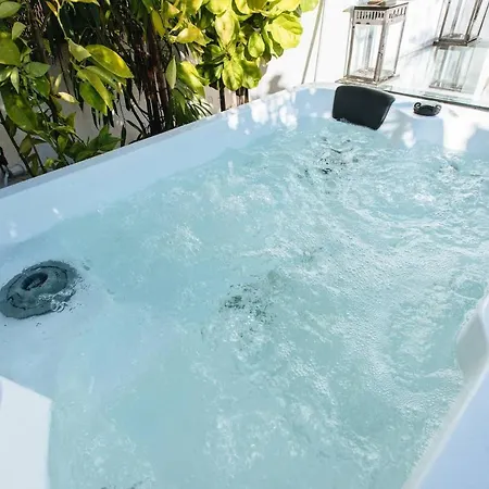 Holiday home Alameda Modern Art House With Outdoor Jacuzzi In Roof