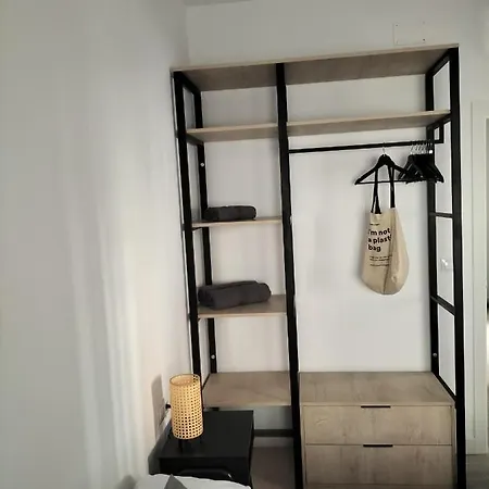 A Estrenar Centro, Trastamara 19 *