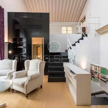 Ad10 Full House Near Cathedral By Antonia Diaz Street * Seville