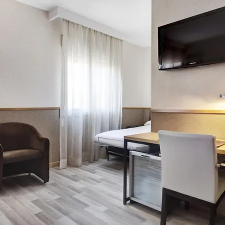 Отель Catalonia Santa Justa 4*