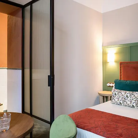 Otel The Honest & Sevilla