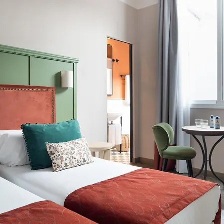 Otel The Honest & *