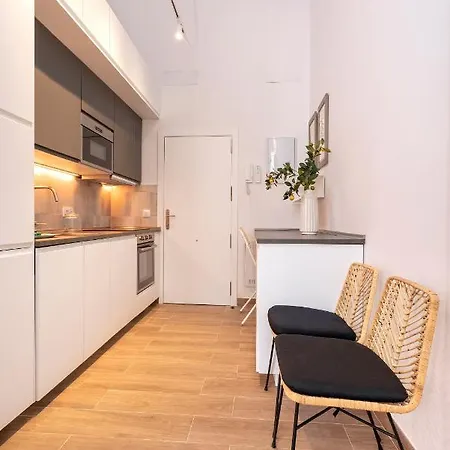 Apartament Genteel Pajaritos 17 *