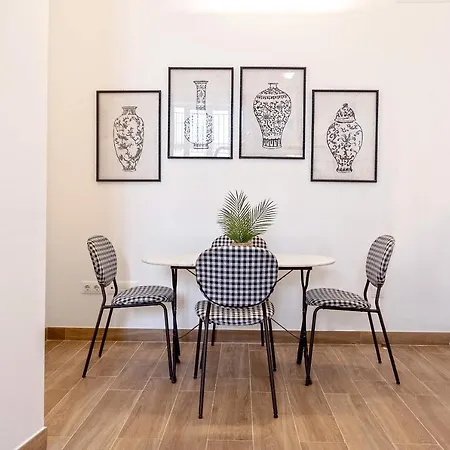 Apartament Genteel Pajaritos 17 *