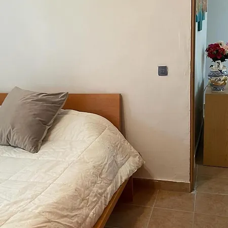 Cosy With Shared Balcony * Sewilla