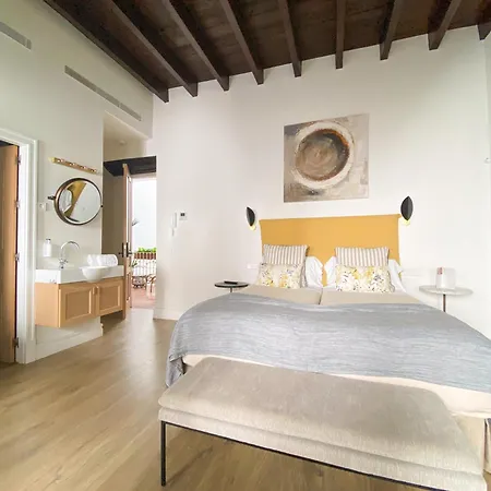 Otel The Honest & Sevilla