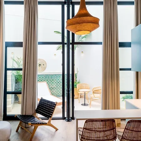 Otel The Honest & Sevilla