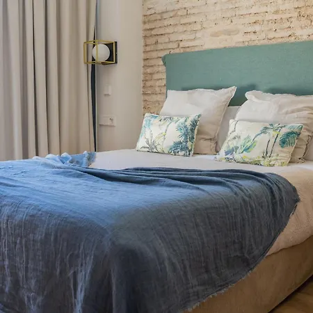 Otel The Honest & Sevilla