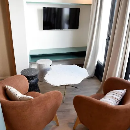 Otel The Honest & Sevilla