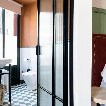 Otel The Honest & *