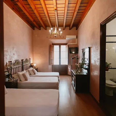 Komodo Casa Maravillas * Seville