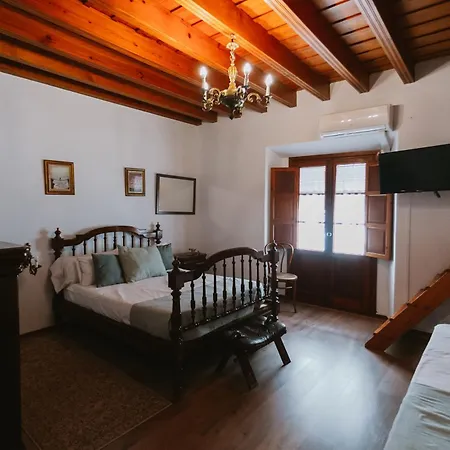 Komodo Casa Maravillas * Seville