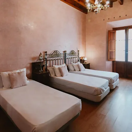 Komodo Casa Maravillas Seville