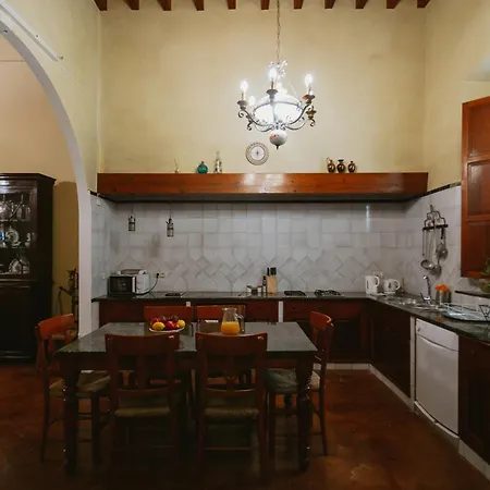 Komodo Casa Maravillas Seville