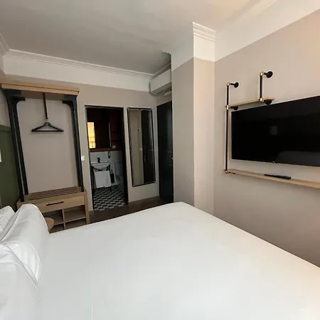 The Honest & Hotel Sevilla