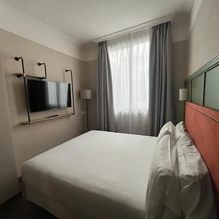 The Honest & Hotel *