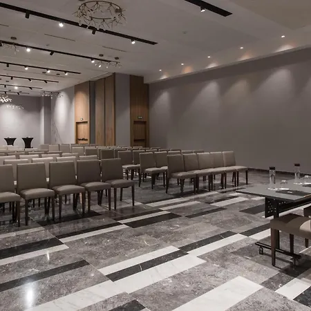 Otel Giralda Center 4*
