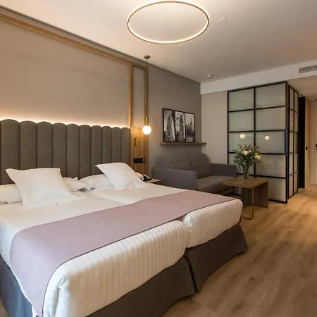 Giralda Center Otel 4*