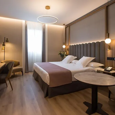 Giralda Center 4*