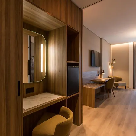 Giralda Center 4*