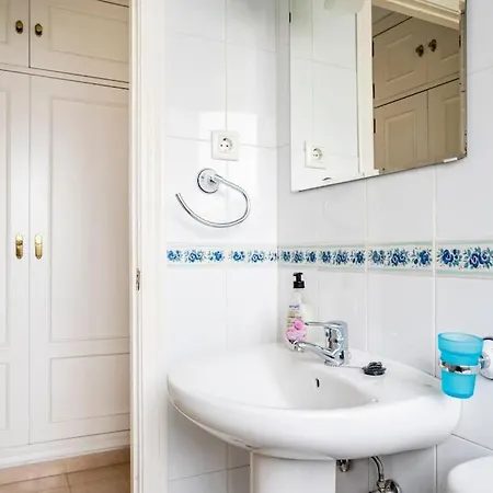 Centric And Spacious Flat With Free Car Park * Seville