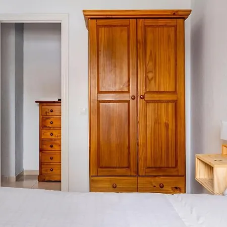 Apartment Centric And Spacious Flat With Free Car Park