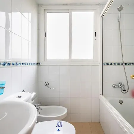 Centric And Spacious Flat With Free Car Park Apartment Seville
