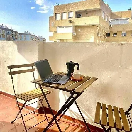 Centric And Spacious Flat With Free Car Park Sevilha