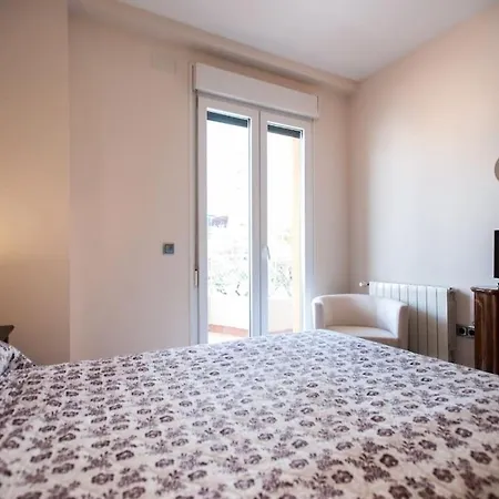 Amplio Piso En Nervion, Excelente Zona De La Ciudad. Apartment Seville