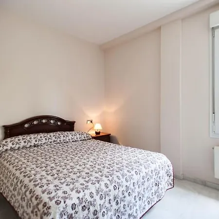Apartment Amplio Piso En Nervion, Excelente Zona De La Ciudad. Seville