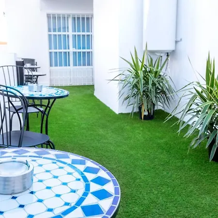Downtown 3 Bedrooms, 1 Bathroom, Wifi Apartment *