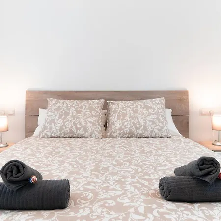 Downtown 3 Bedrooms, 1 Bathroom, Wifi Apartment Seville