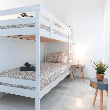Downtown 3 Bedrooms, 1 Bathroom, Wifi Apartment Seville