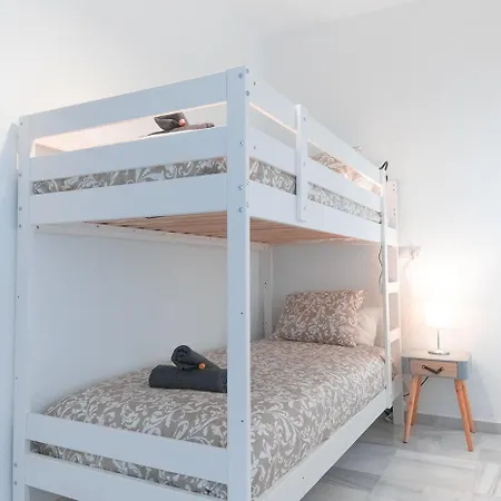 Downtown 3 Bedrooms, 1 Bathroom, Wifi Apartment