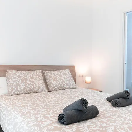 Downtown 3 Bedrooms, 1 Bathroom, Wifi * Seville